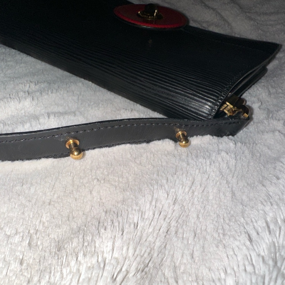 Authentic Louis Vuitton Epi Friedland Shoulder bag - Picture 14 of 16